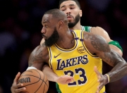 平博网站-NBA激情交易夜：湖人收获意外，勇士内线危机，火箭如鱼得水！