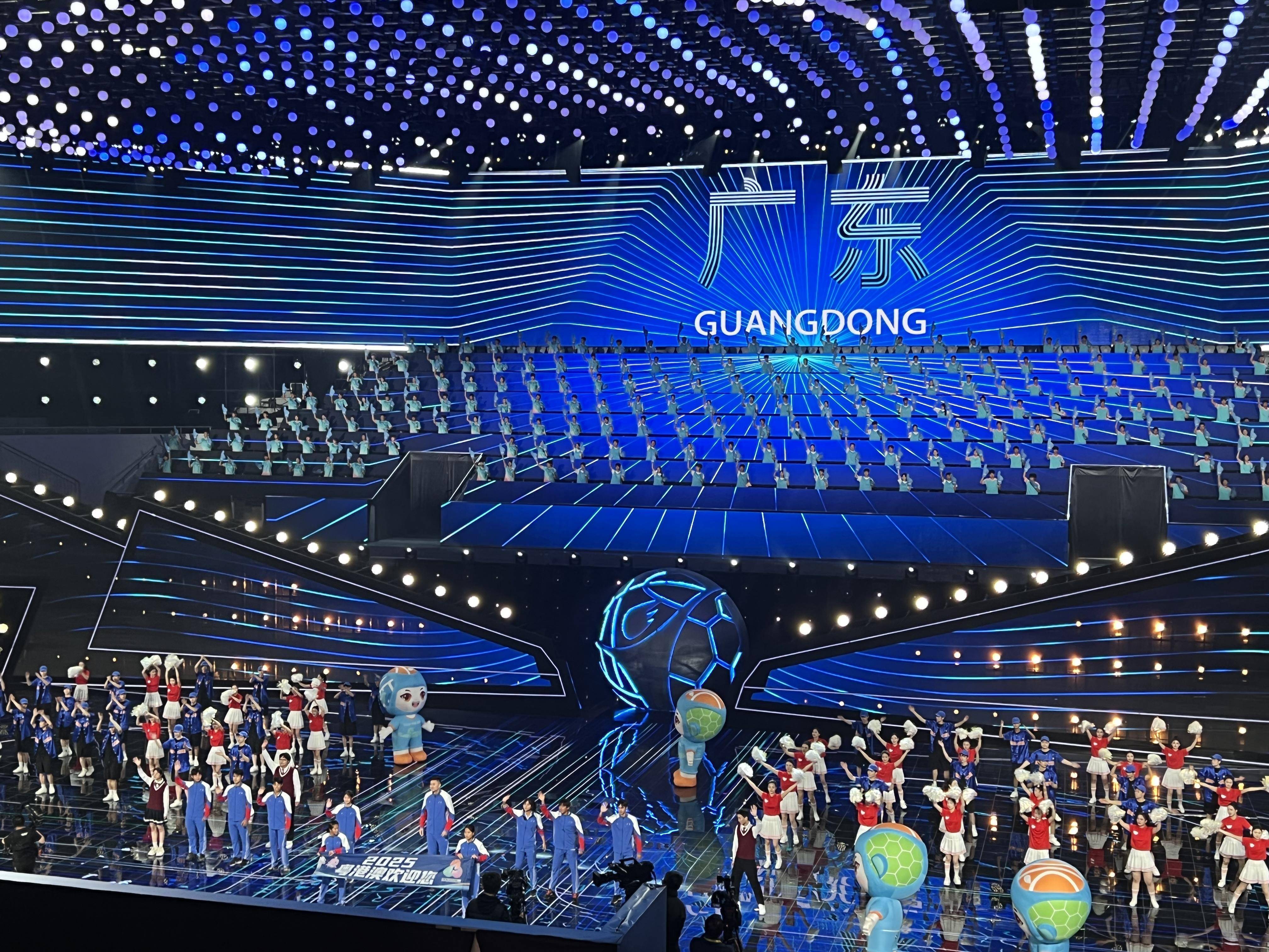 关于广东宏远队力争夺冠，壮志凌云再战球场的信息