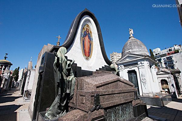 关于布宜诺斯艾利斯独立球迷现场助威，激发球队夺冠斗志的信息