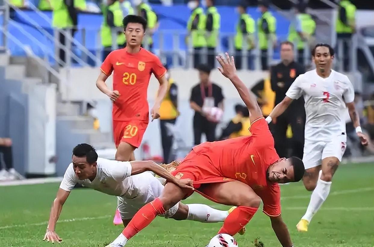 关于比赛还没开打，国足迎来一个好消息，战胜中国香港队拿第3稳了的信息