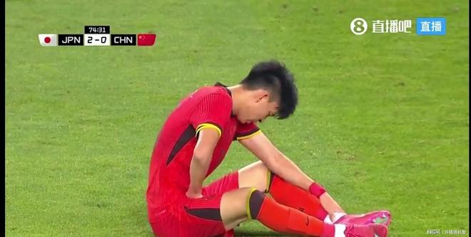 包含东亚杯-中国香港男足0-2韩国遭两连败末轮对阵国足的词条