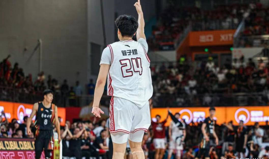欢迎管子煜来到广州男篮，华侨大学表现令人动容